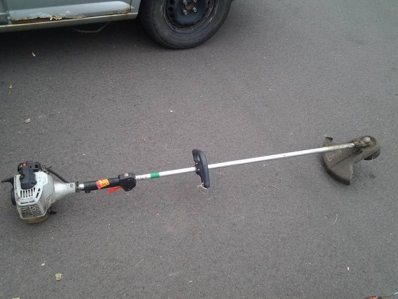 lot 68 image: Echo Gas Weed Eater Has Compression