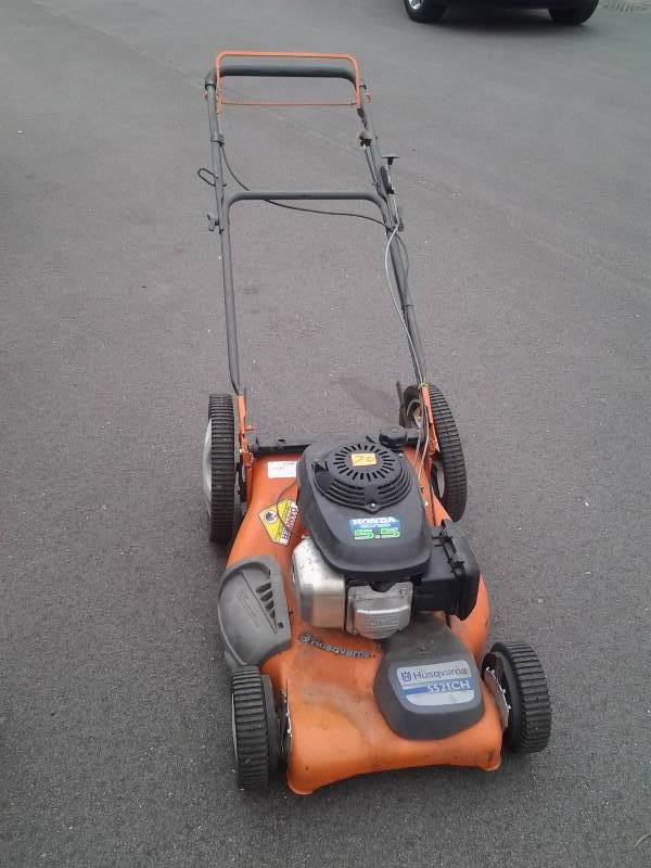 lot 70 image: Husqvarna Self Propelled Lawn Mower (Needs Pull Start Rope)
