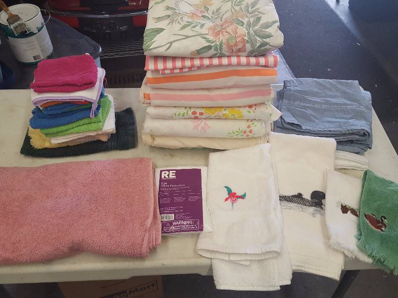 lot 72 image: Lot Of Assorted Linens (Twin & Full Size Sheet Sets, Towels)