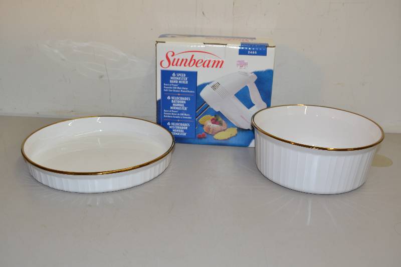 lot 10 image: Corningware, Electric Mixer
