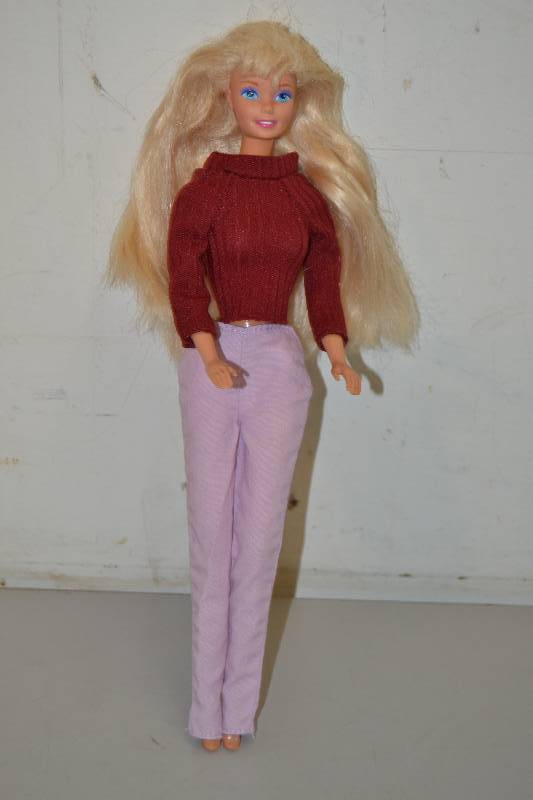 lot 30 image: 1966 Barbie Doll