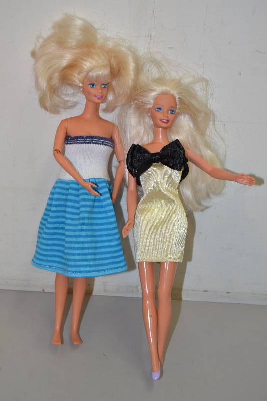 lot 32 image: Barbie Dolls