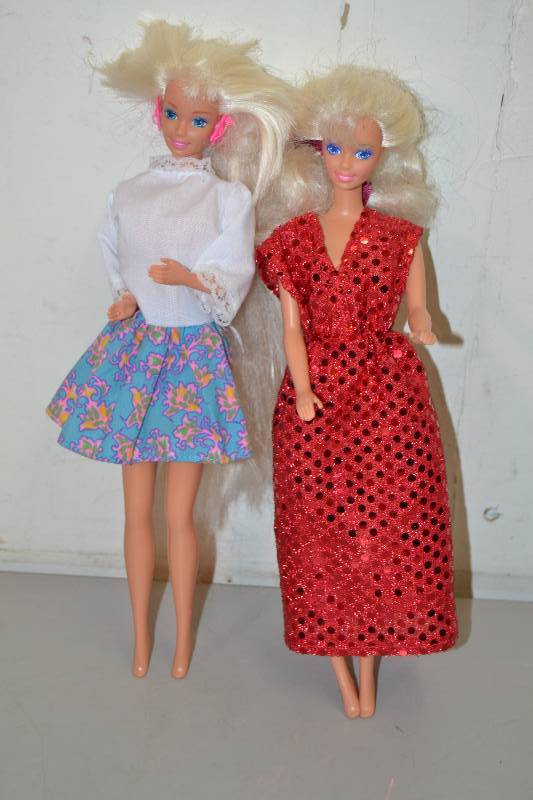 lot 35 image: Barbie Dolls