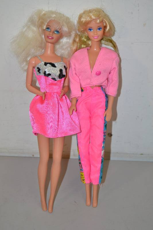 lot 36 image: Barbie Dolls