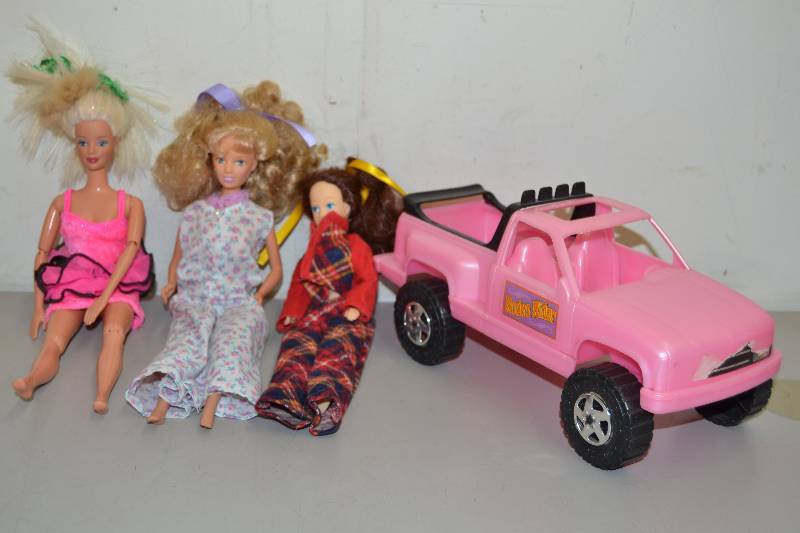 lot 37 image: Fashion Dolls