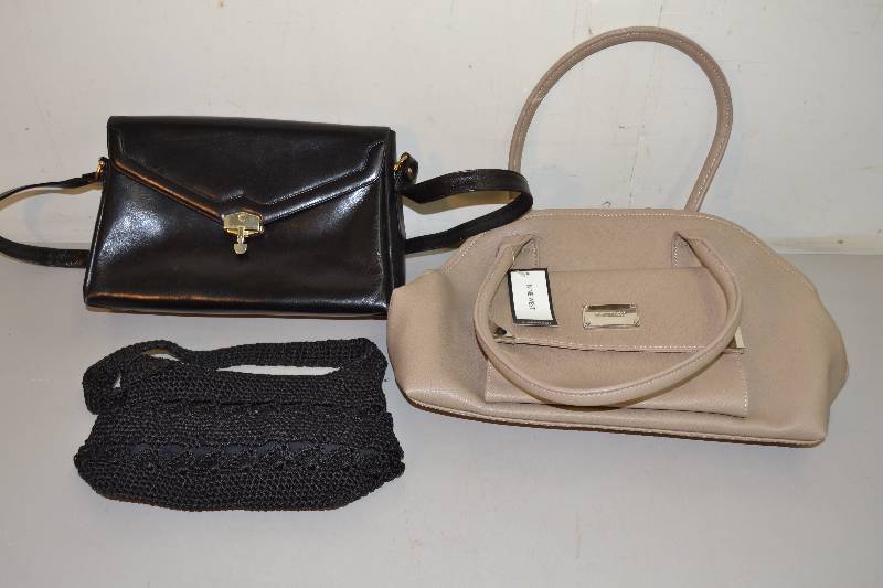 lot 47 image: Nine West Purse, Purses