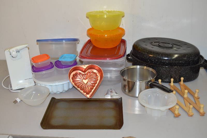 lot 49 image: Kitchen Items