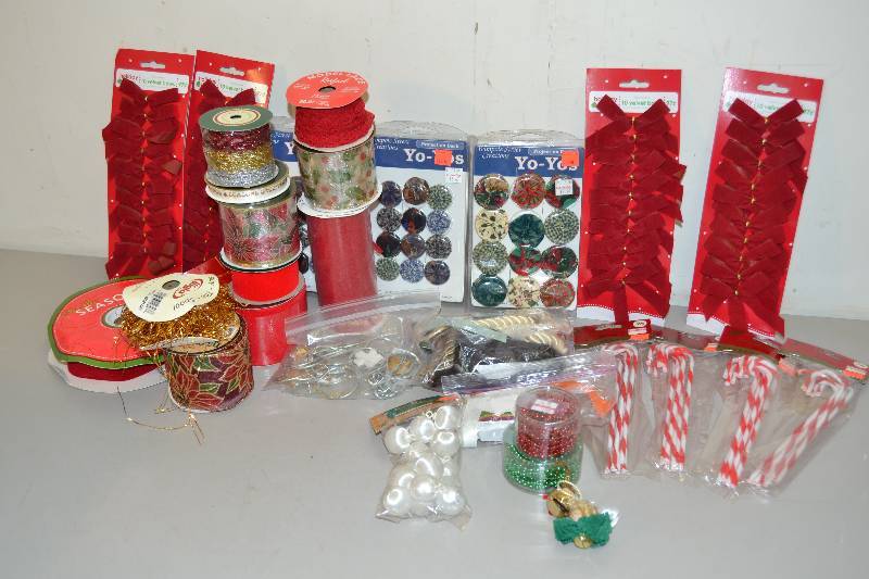 lot 60 image: Holiday Crafting Supplies