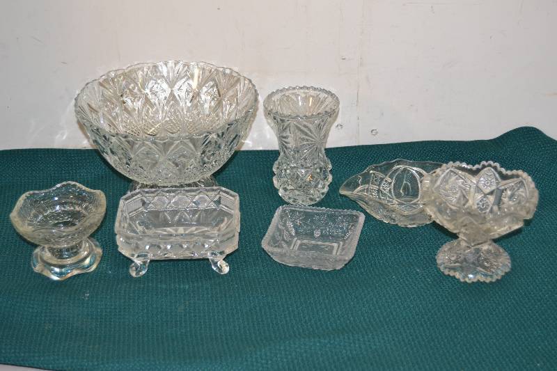 lot 67 image: Vintage Glassware
