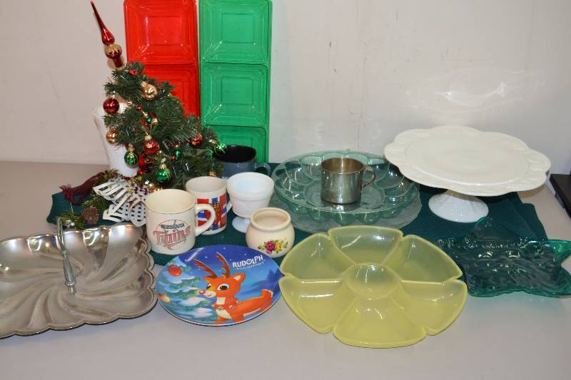 lot 69 image: Seasonal Items