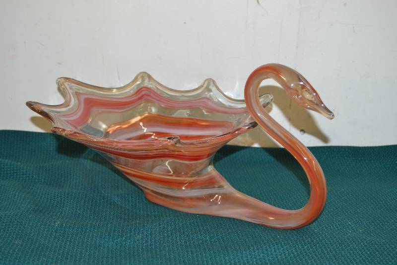 lot 70 image: Handcrafted Glass Swan