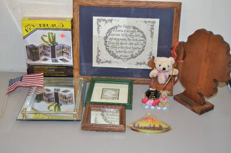 lot 80 image: Home Decor and Pictures