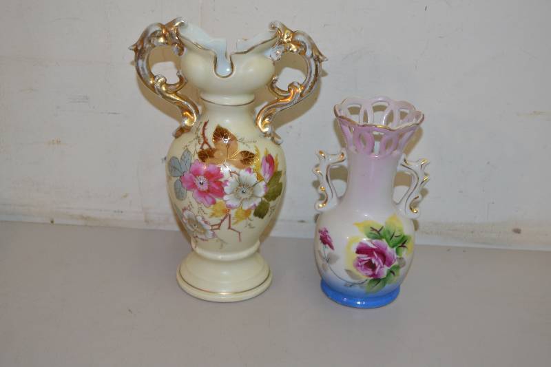 lot 81 image: Vintage Collectible Vases