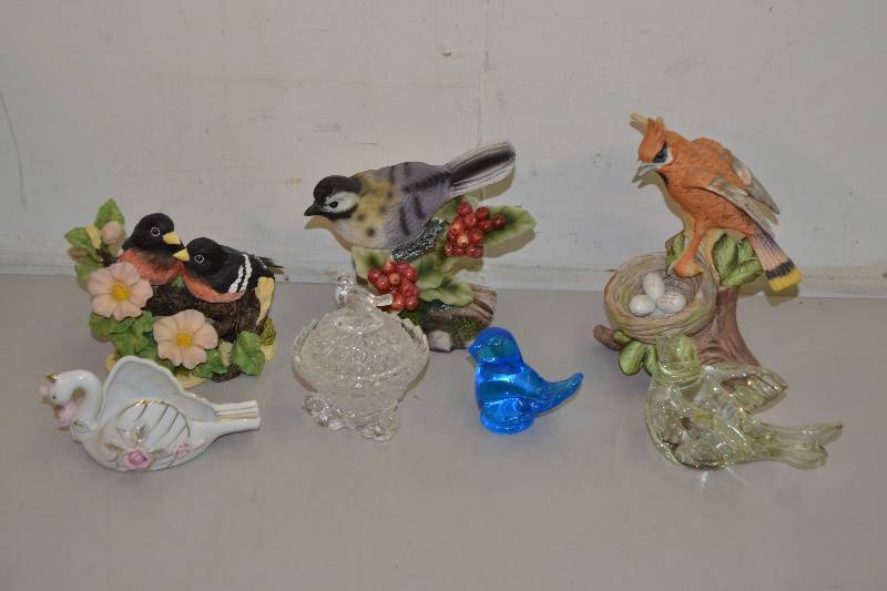 lot 83 image: Bird Decor