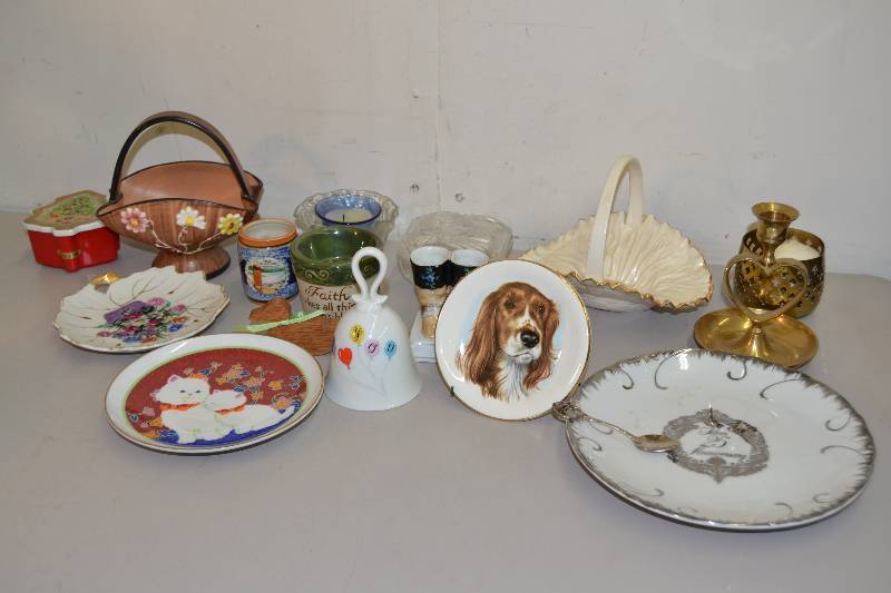 lot 86 image: Home Decor, Trinket Boxes