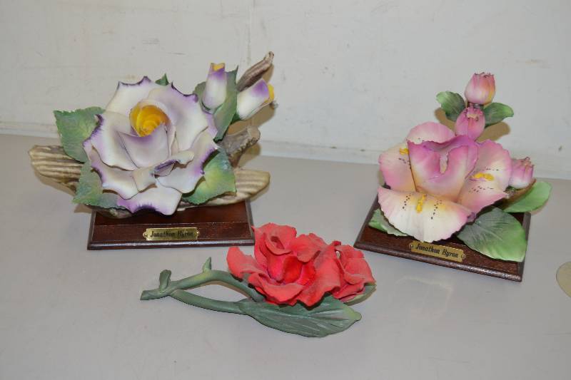 lot 87 image: Capodimonte Porcelain Flowers