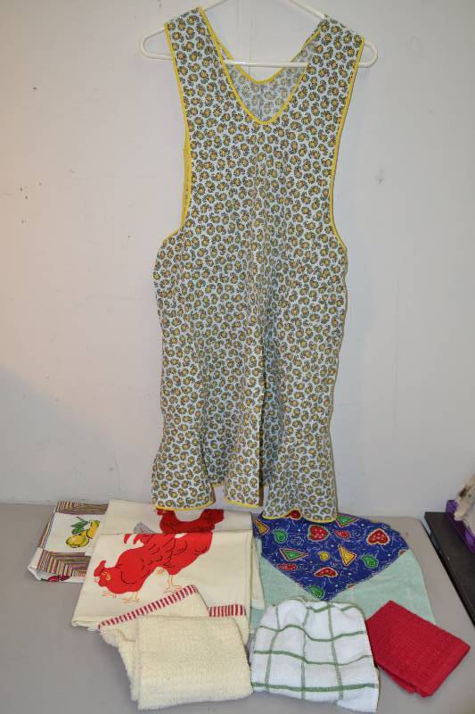 lot 93 image: Apron Dishcloths