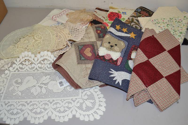 lot 94 image: Table Runners Placemats