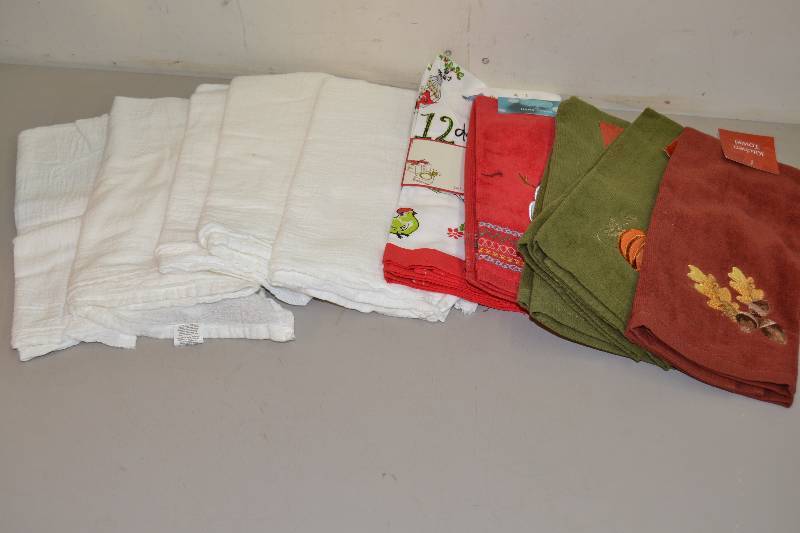 lot 96 image: New Hand Towels