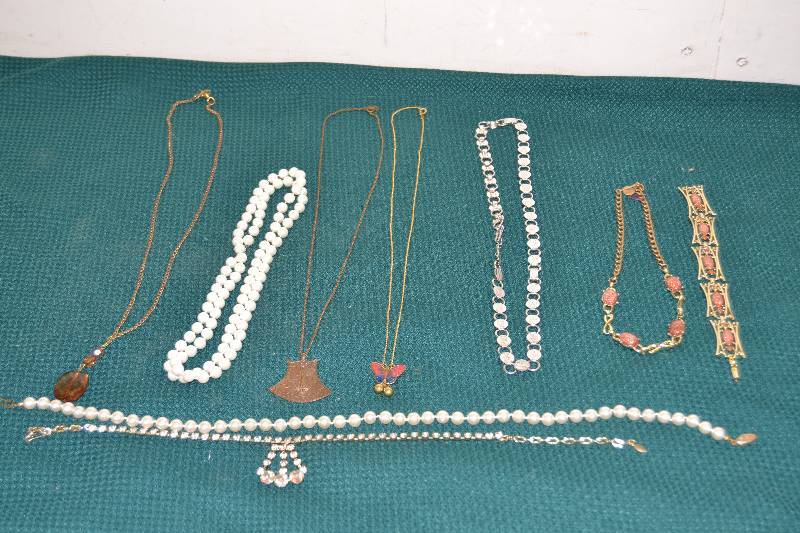 lot 106 image: Necklaces