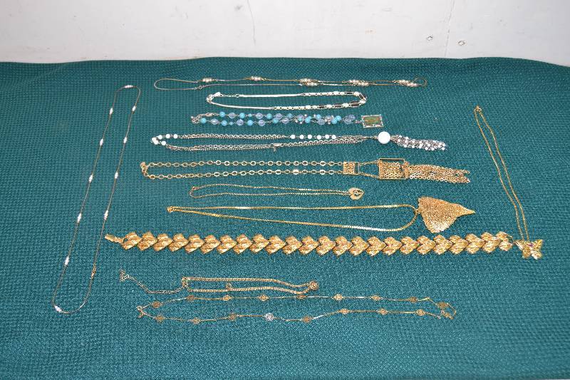 lot 110 image: Necklaces