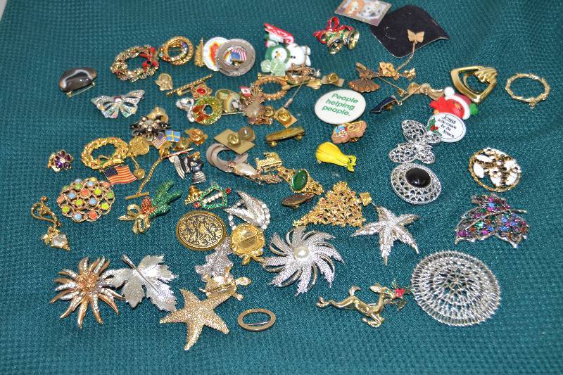 lot 125 image: Pins