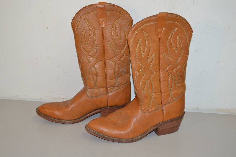 lot 140 image: Cowboy Boots