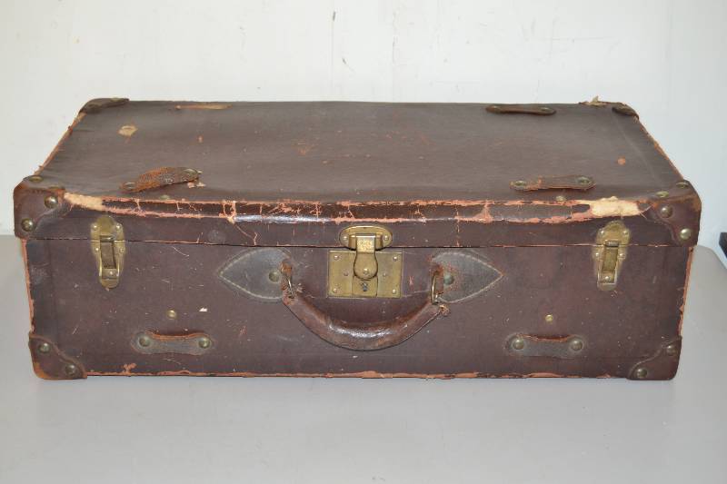 lot 169 image: Vintage Suitcase