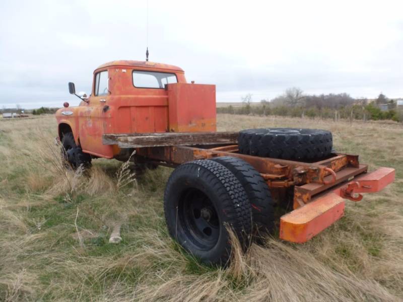 lot 32 image: 1957 Chevy C 6500