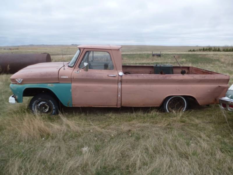 lot 33 image: 1965 GMC Truck