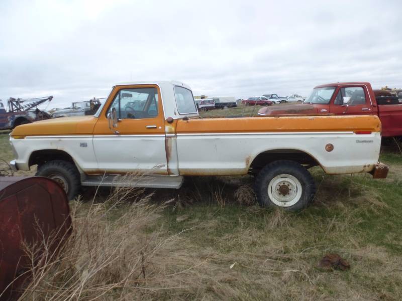 lot 37 image: 1976 Ford F 250