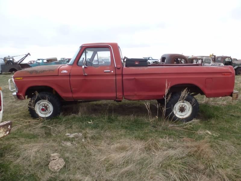 lot 38 image: 1977 Ford F 250 4WD High Boy