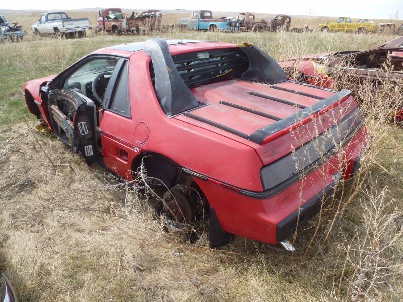 lot 73 image: 1985  Fiero 2MS Parts Cars x 3