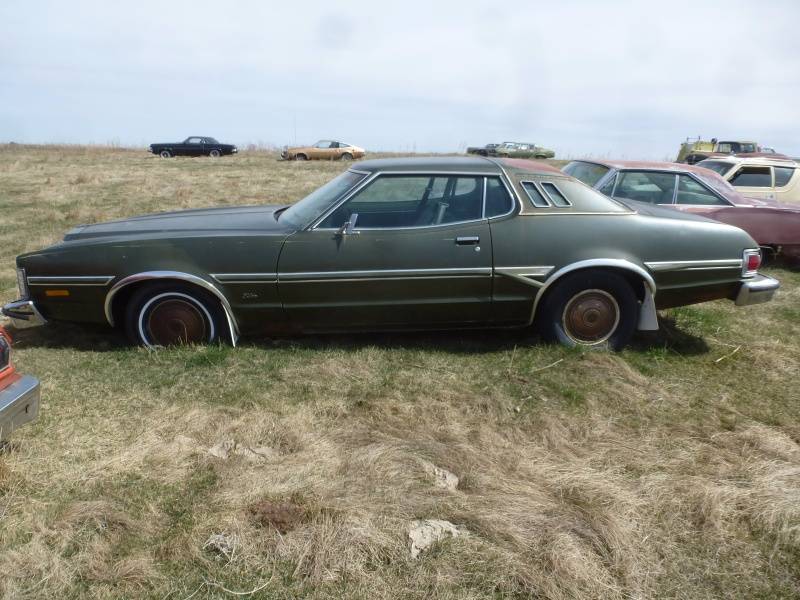 lot 89 image: 1976 Ford Elite