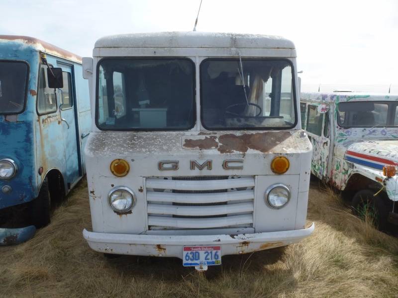 lot 305 image: GMC Delivery Van