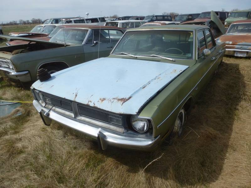 lot 122 image: 1971 Dodge Dart