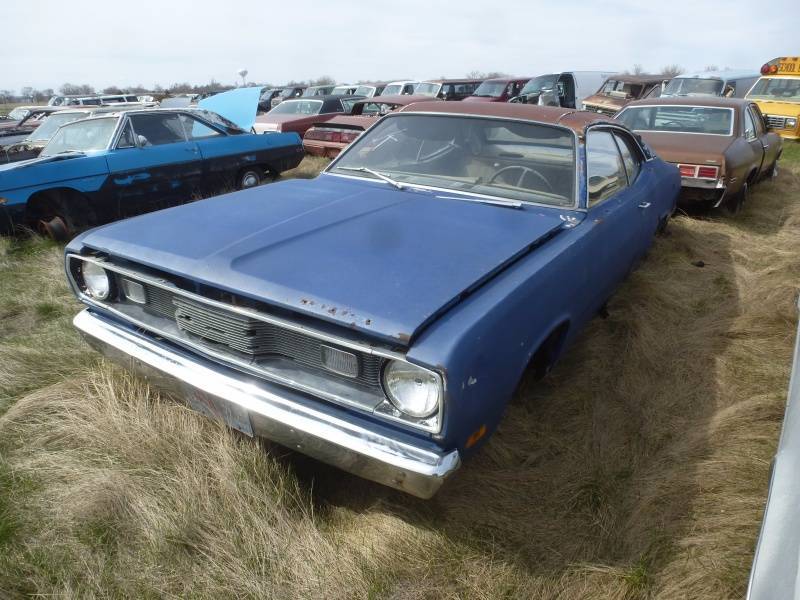 lot 128 image: 1971 Dodge Duster
