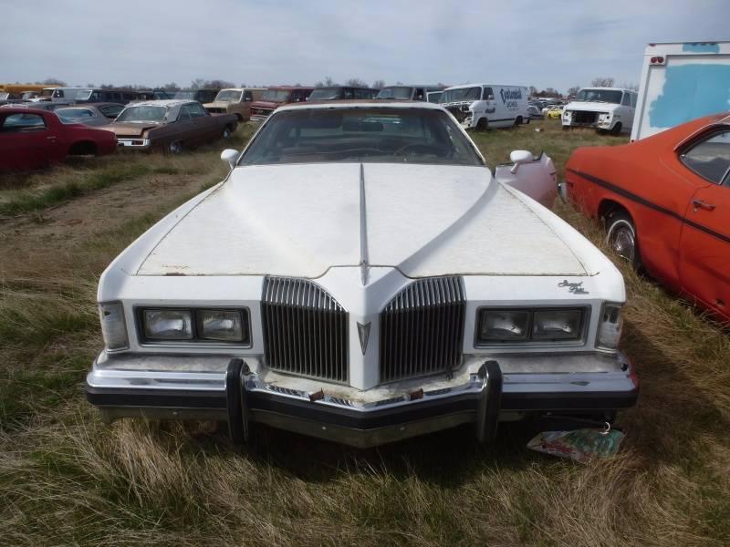 lot 138 image: 1976 Pontiac Grand Prix