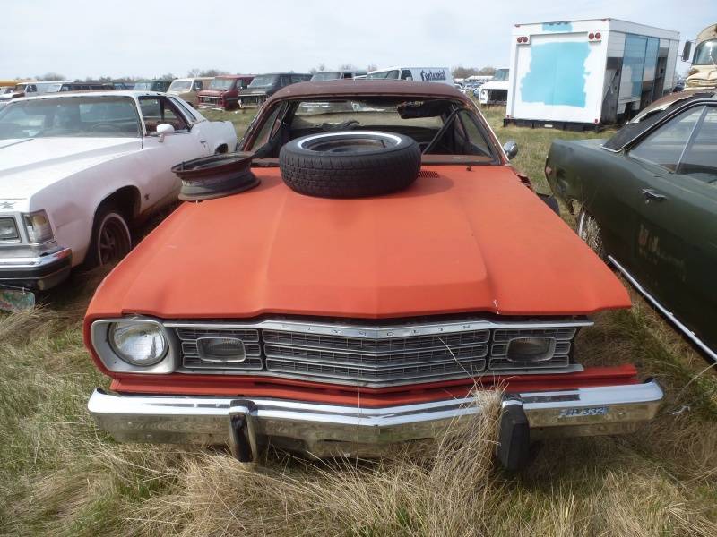lot 139 image: 1974 Plymouth Gold Duster
