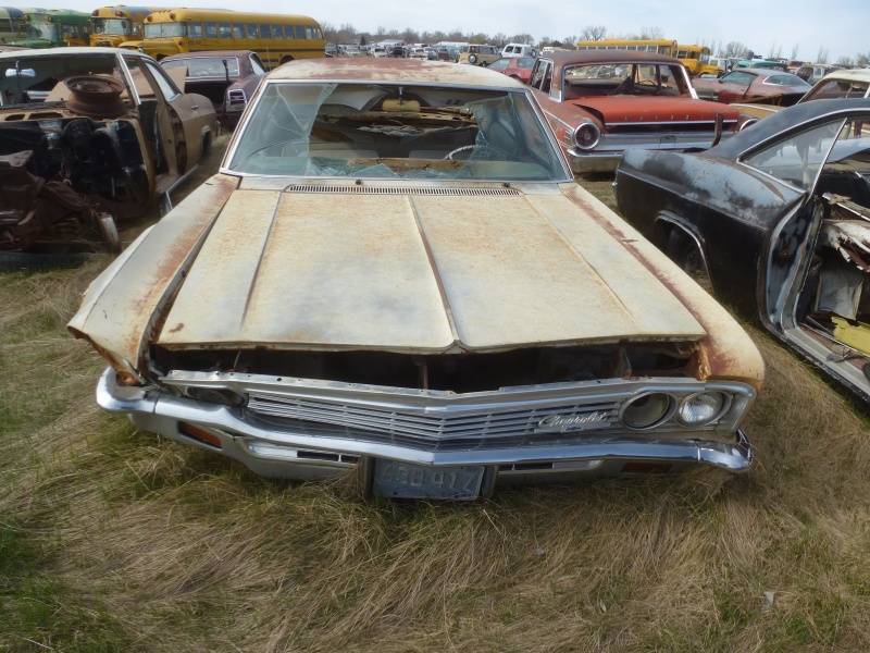 lot 59 image: 1966 Chevy Belair