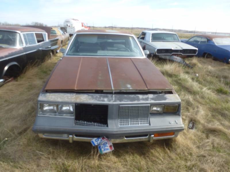 lot 184 image: 1985 Oldsmobile Cutlass