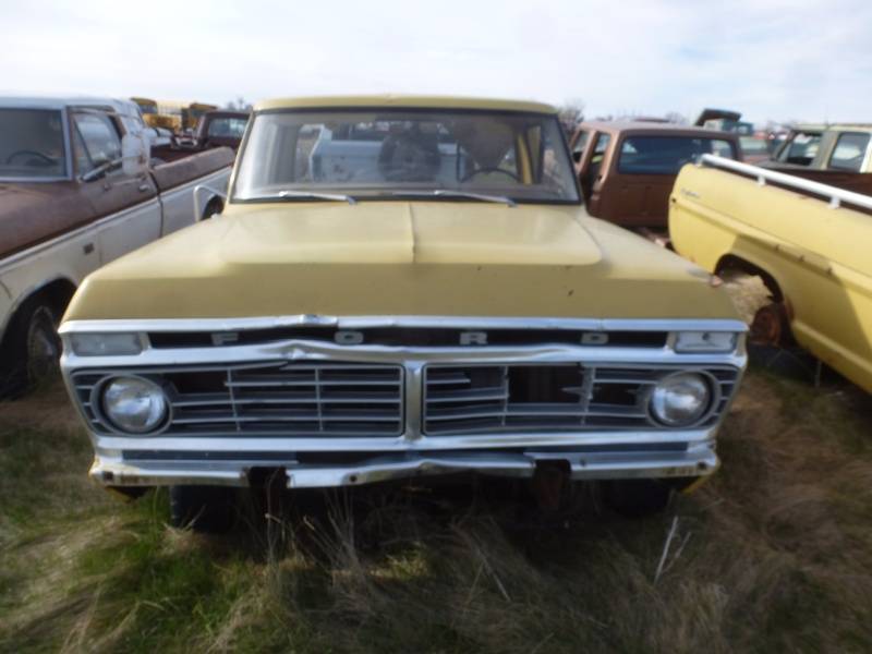 lot 212 image: 1974 Ford F 100 4WD