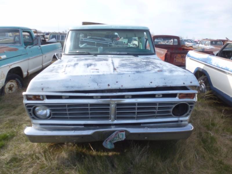 lot 214 image: 1977 Ford F 150 Custom 2WD