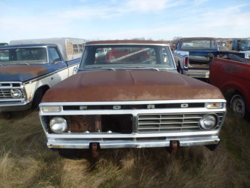 lot 220 image: 1970s Ford F150 2WD