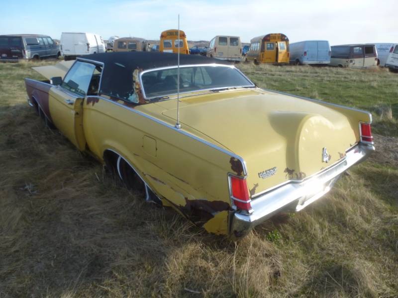 lot 239 image: 1971 Lincoln Mark III
