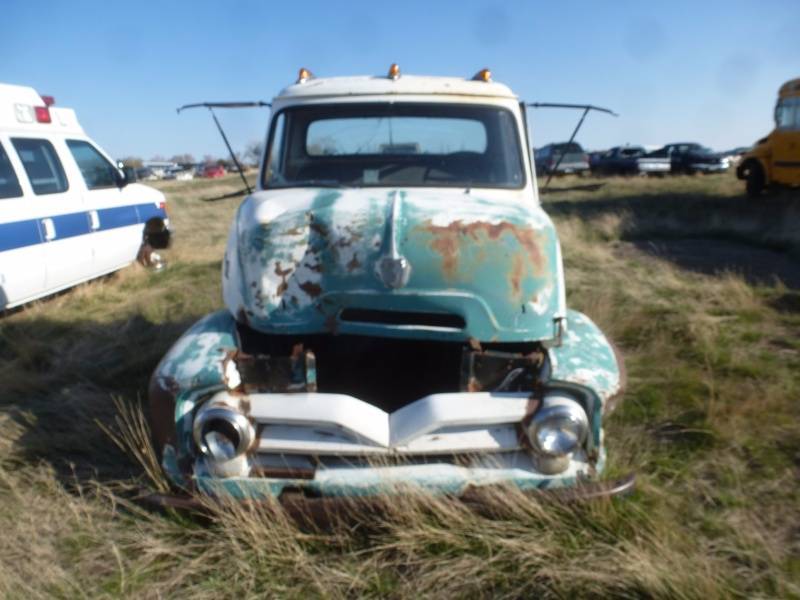 lot 251 image: 1955 Ford C600