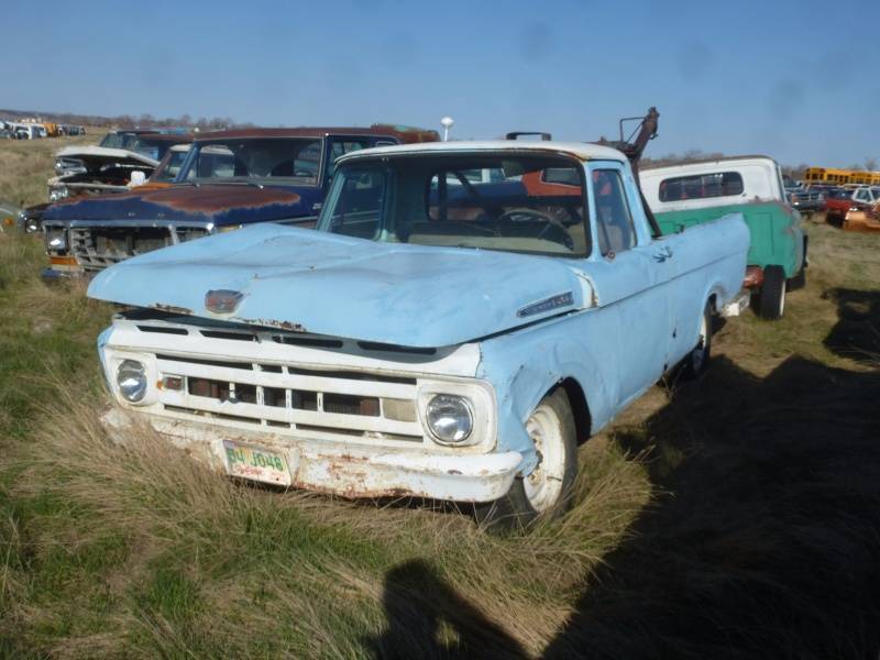 lot 257 image: 1961 Ford F250 2WD