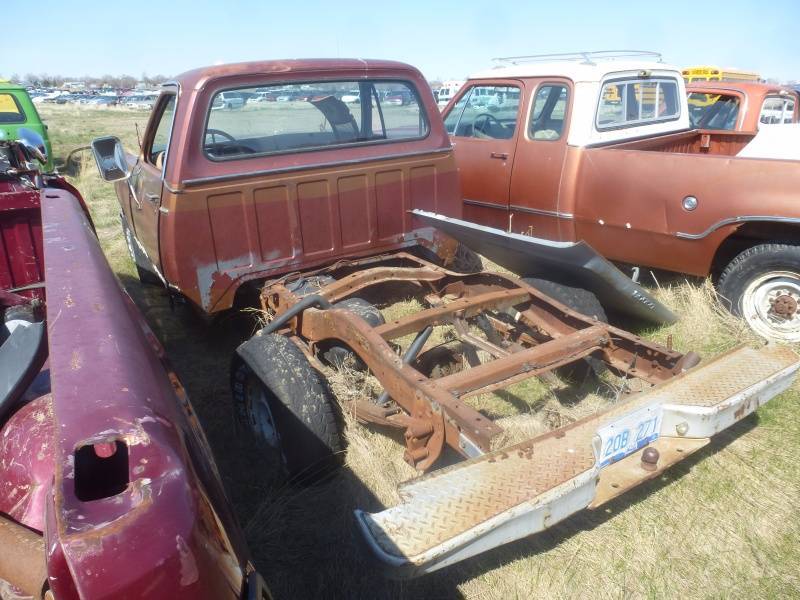 lot 299 image: 1977 Dodge D100