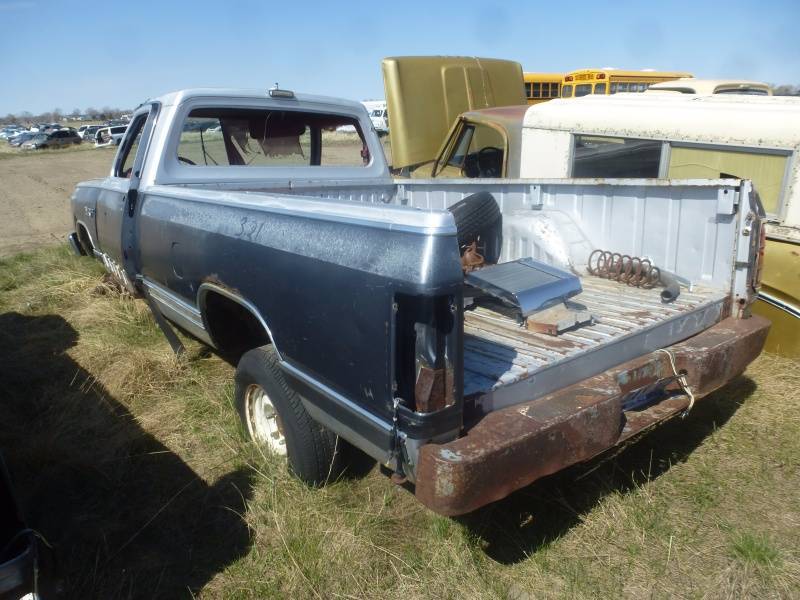 lot 28 image: 1987 Dodge Power Ram W 150