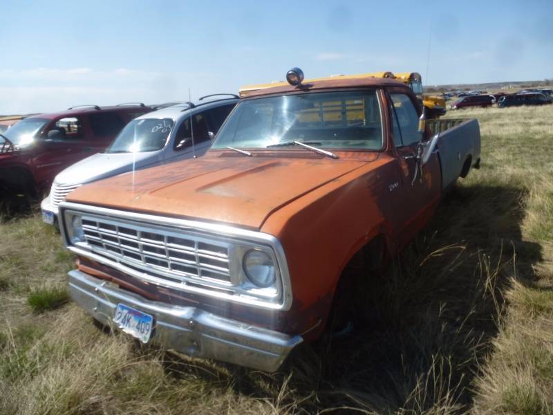 lot 24 image: 1974 Dodge D 200